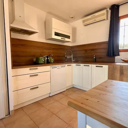 Superbe Vue Proche De La Avec Piscine Pietra Moneta