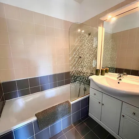 Superbe Vue Proche De La Avec Piscine