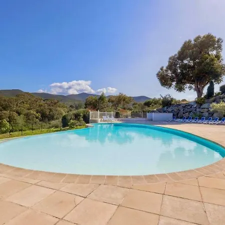 Superbe Vue Proche De La Avec Piscine Pietra Moneta