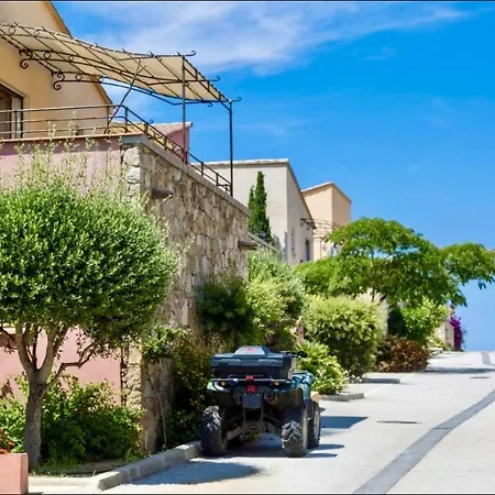 Superbe Vue Proche De La Avec Piscine Pietra Moneta