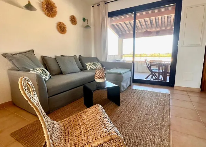 Superbe Vue Proche De La Avec Piscine Appartement