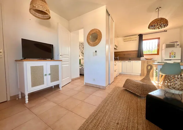 Superbe Vue Proche De La Avec Piscine Apartmán *